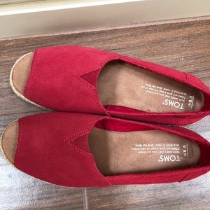 TOMS red suede espadrille peep toe flats size 8.5